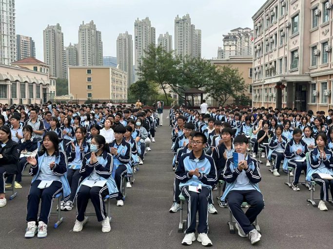 青岛志贤中学法制教育报告会