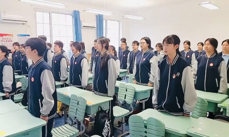 青岛志贤中学欢庆祖国75周年华诞